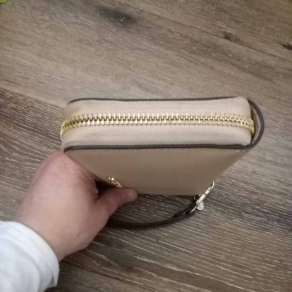 EUC: MICHAEL KORS, WRISTLET/ZIP-UP BLUSH COLOR WALLET! - Picture 16 of 16